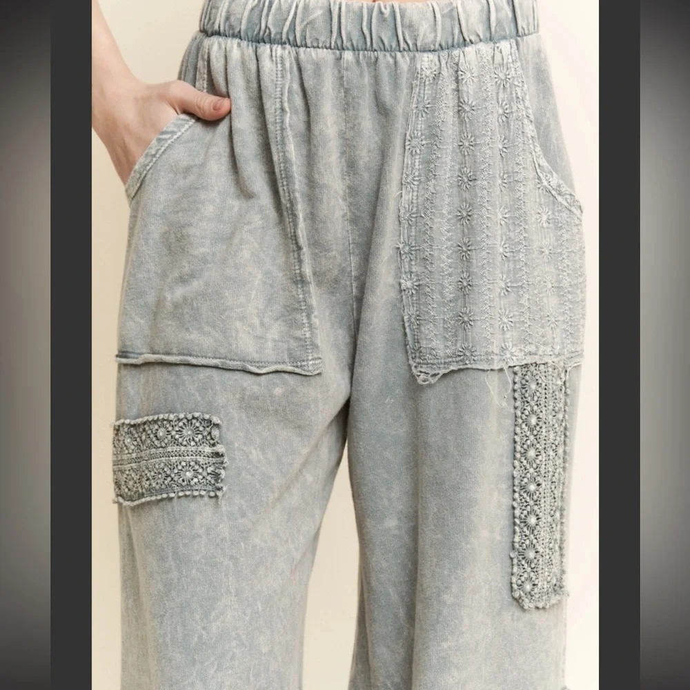 NWOT J.Her Eyelet Joggers - Picture 2 of 9
